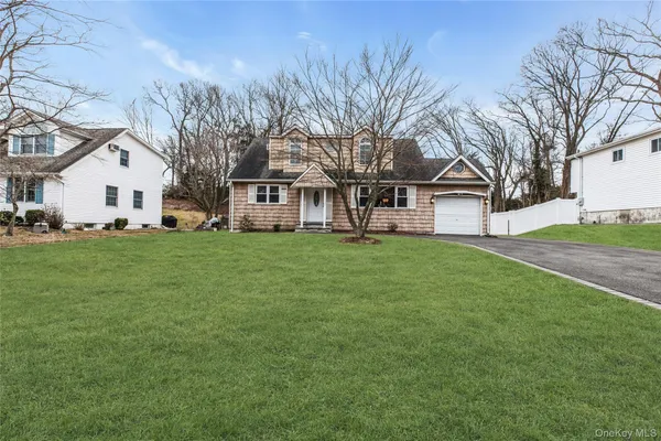 $779,000 | 46 Falcon Drive, Hauppauge, NY 11788
