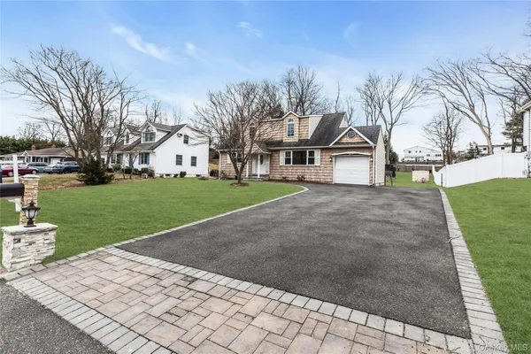 $779,000 | 46 Falcon Drive, Hauppauge, NY 11788