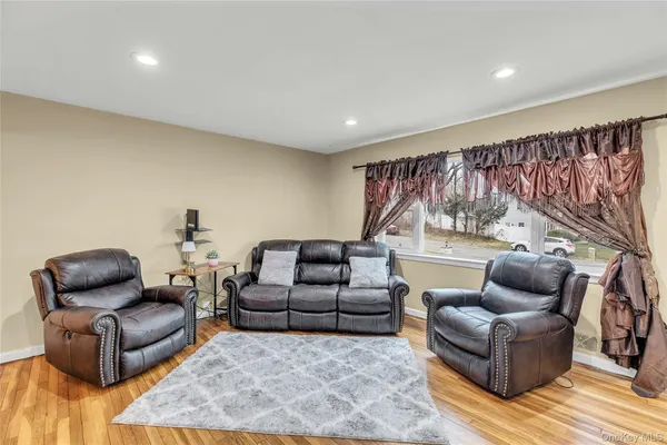 $779,000 | 46 Falcon Drive, Hauppauge, NY 11788