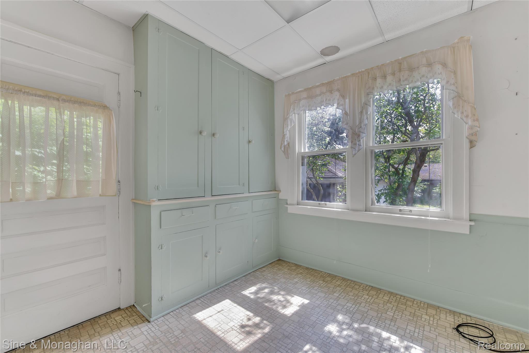 709 Fisher Road Grosse Pointe, MI 48230 - Photo 8 of 29 709 Fisher - HD Drone Photography-22.jpg
