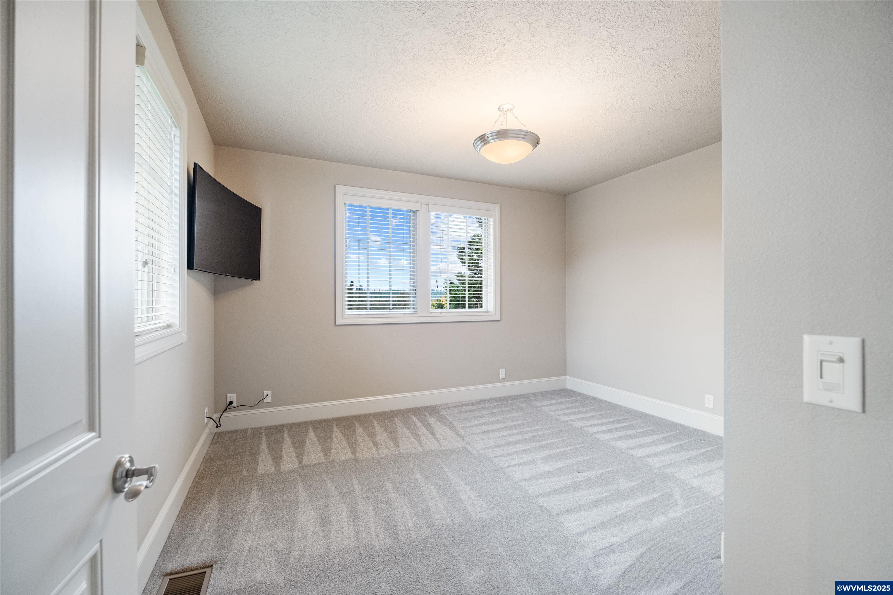 8328 Valley Way Southeast Turner, OR 97392 - Photo 30 of 49 Gallery Image 30