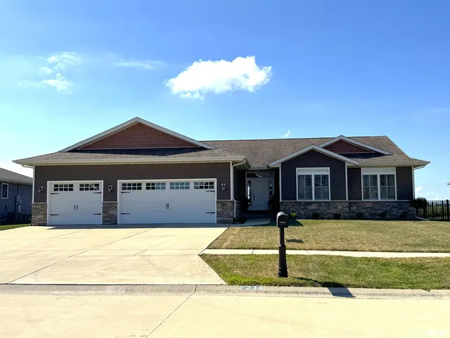 $470,000 | 2214 Hopwood Drive, Chatham, IL 62629