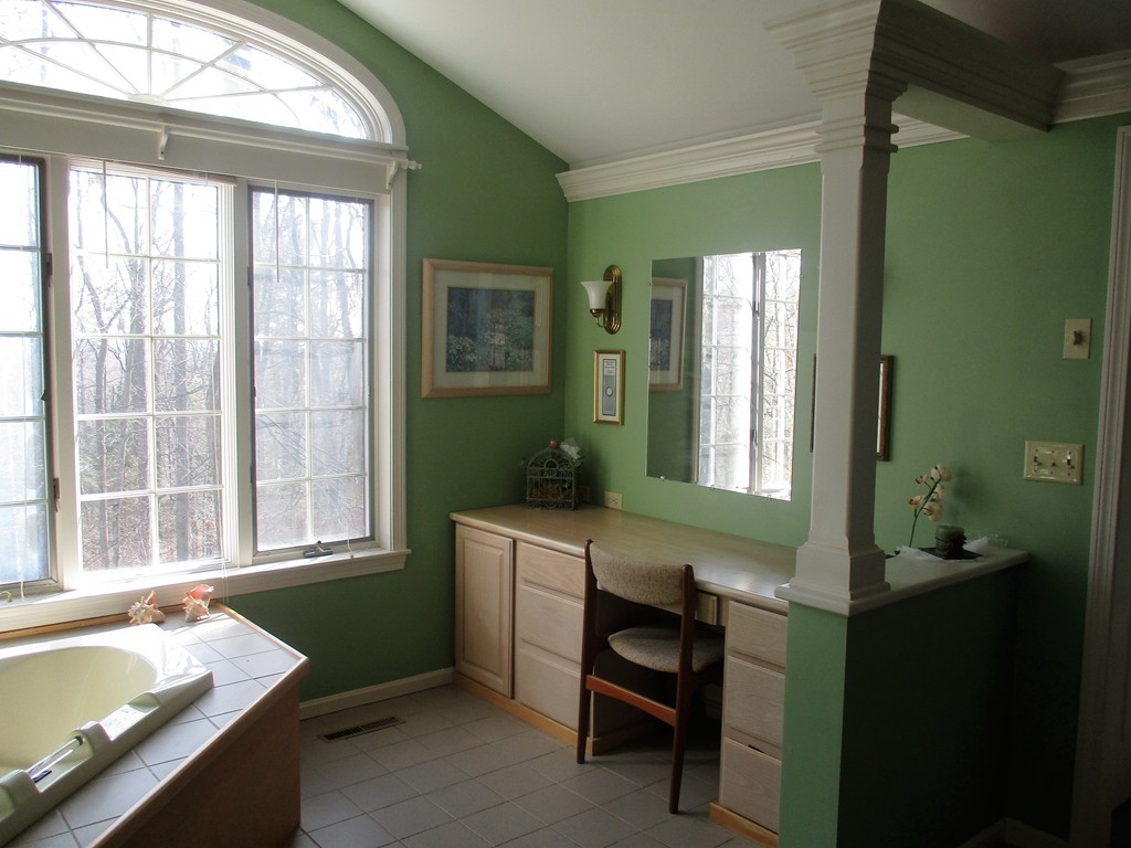 53 Maple Ridge Road Northampton, MA 01062 - Photo 14 of 24