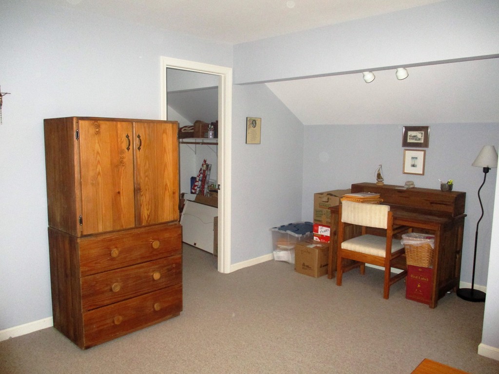 53 Maple Ridge Road Northampton, MA 01062 - Photo 15 of 24