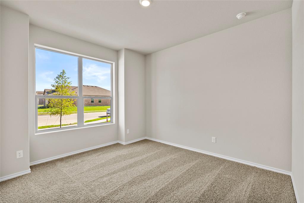 904 Traction Trail Cleburne, TX 76031 - Photo 16 of 27 an empty room with windows and a bathtub