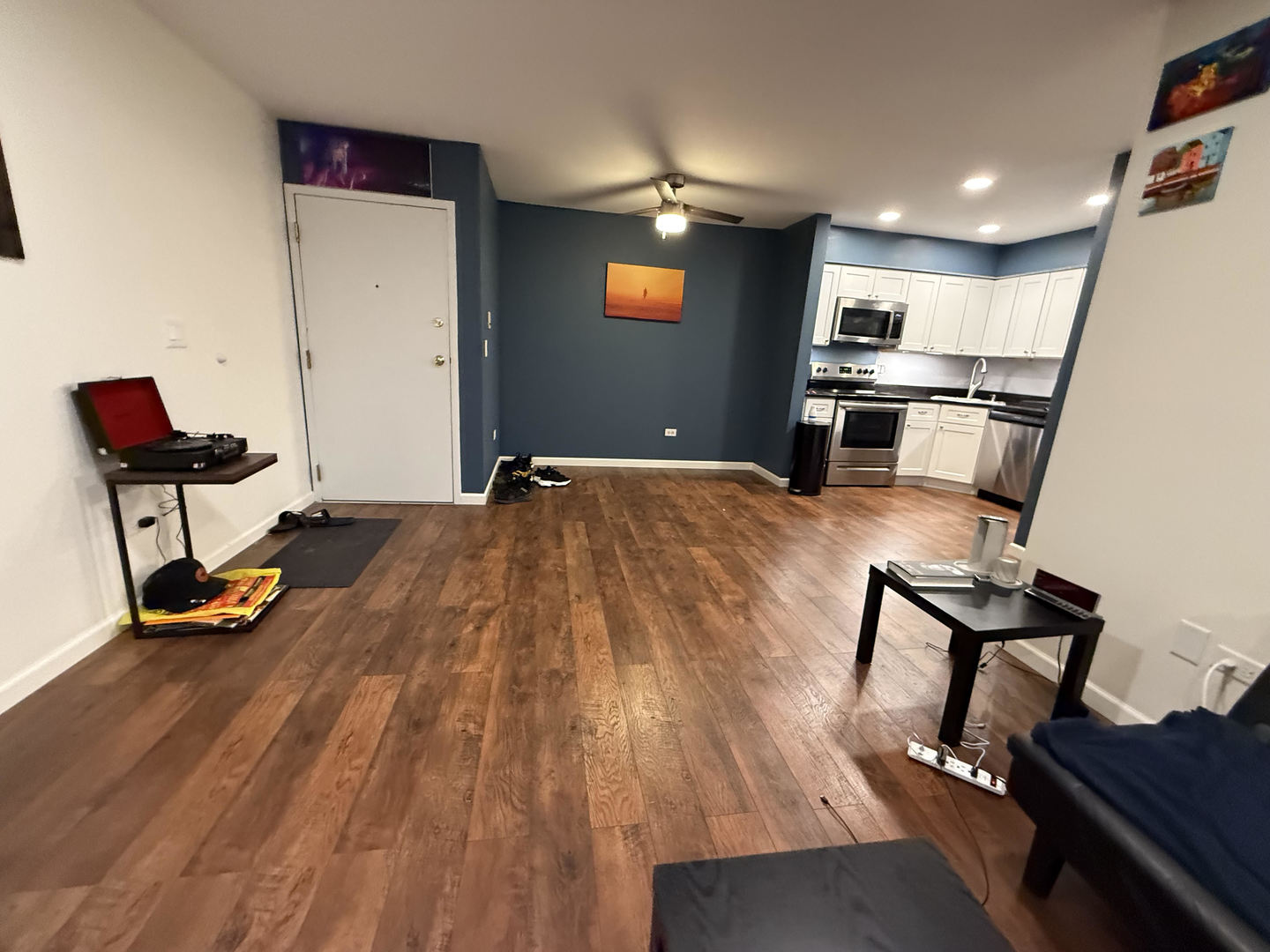 1091 Rodenburg Road, Unit 302 Roselle, IL 60172 - Photo 4 of 11 Gallery Image 4