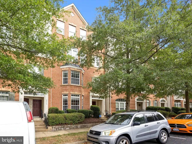 $387,990 | 2576 Eastbourne Drive, Woodbridge, VA 22191