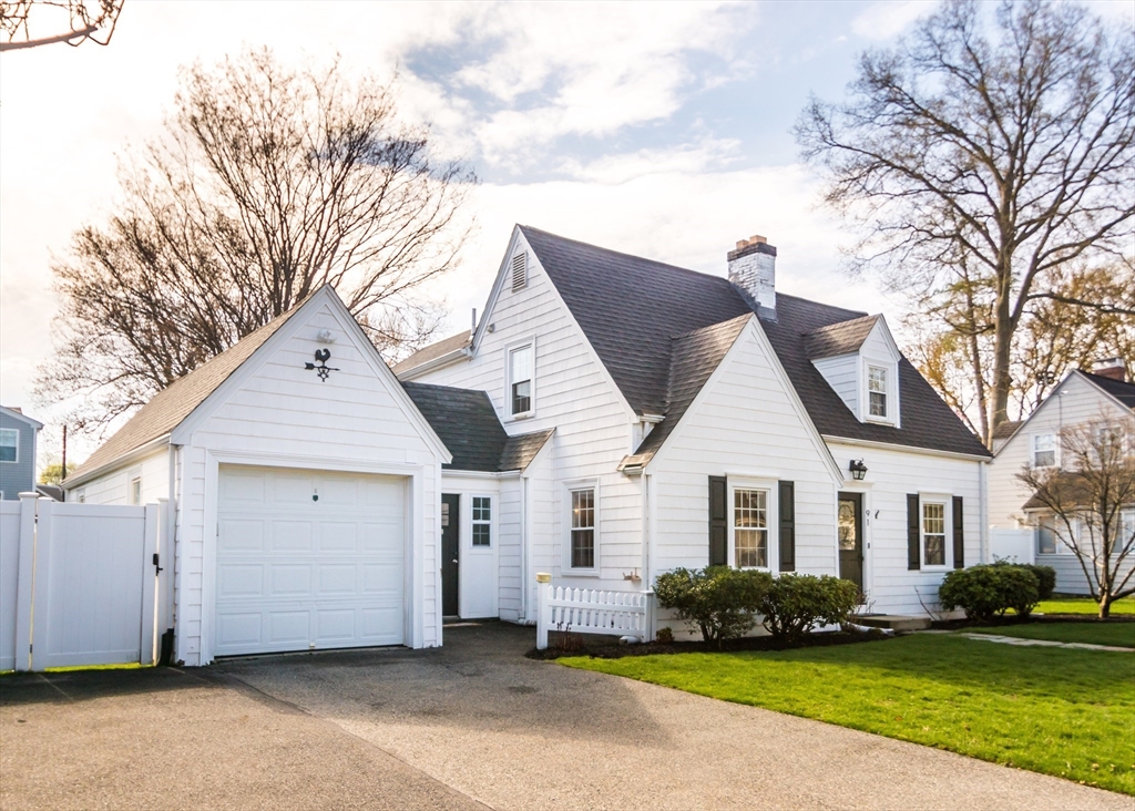 91 Canterbury Road Waltham, MA 02453 - Photo 3 of 41 Gallery Image 3