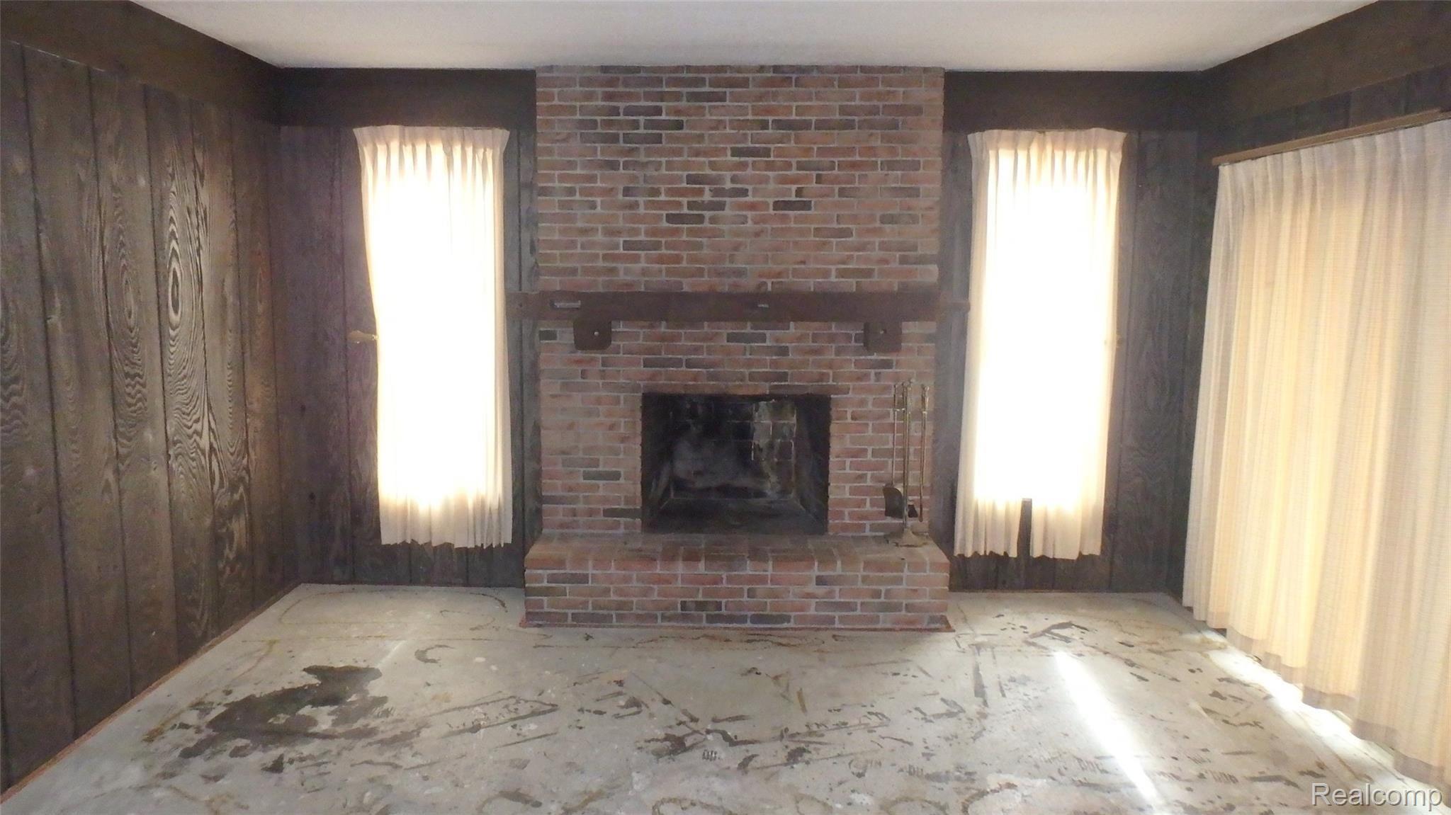 8475 Oakhill Road Clarkston, MI 48348 - Photo 3 of 16 large fireplace family room