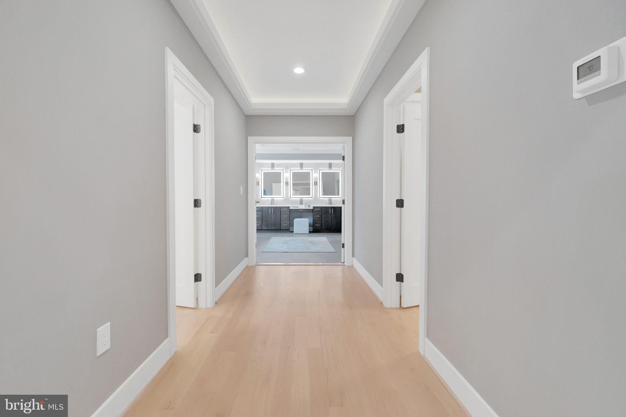 6226 Kellogg Drive McLean, VA 22101 - Photo 41 of 89 Primary Bedroom Hallway
