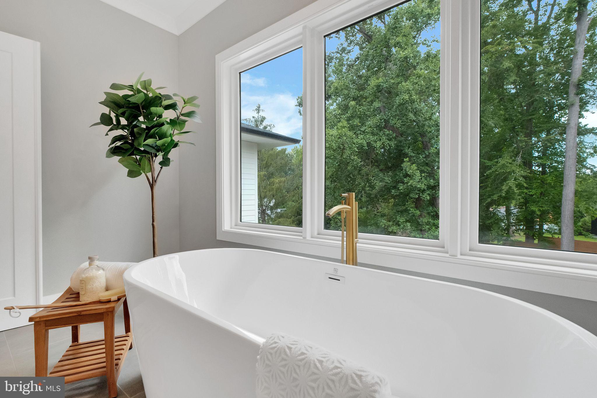 6226 Kellogg Drive McLean, VA 22101 - Photo 45 of 89 Bathtub in Primary Bath