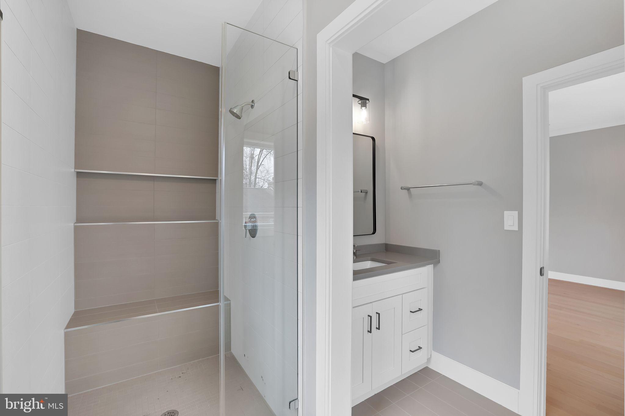 6226 Kellogg Drive McLean, VA 22101 - Photo 50 of 89 a bathroom with a granite countertop sink and mirror with bathtub