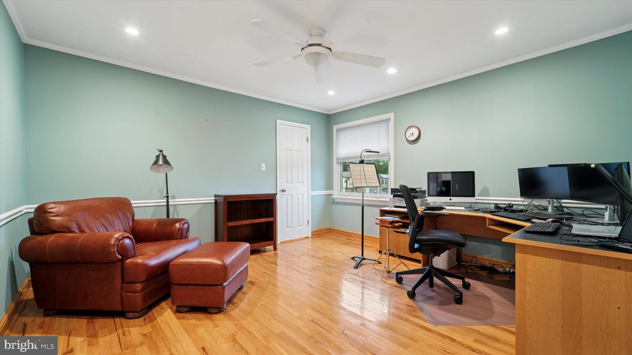 115 Union Mill Terrace Mount Laurel, NJ 08054 - Photo 24 of 31 a livingroom with workspace and a couch