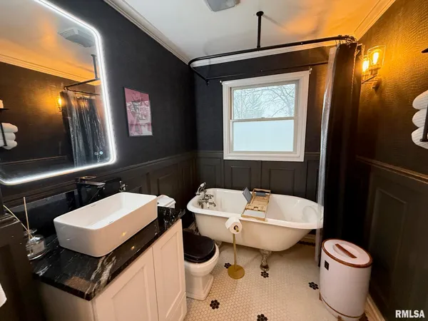 $379,000 | 373 Fir Road, Petersburg, IL 62675