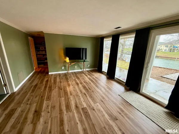 $379,000 | 373 Fir Road, Petersburg, IL 62675