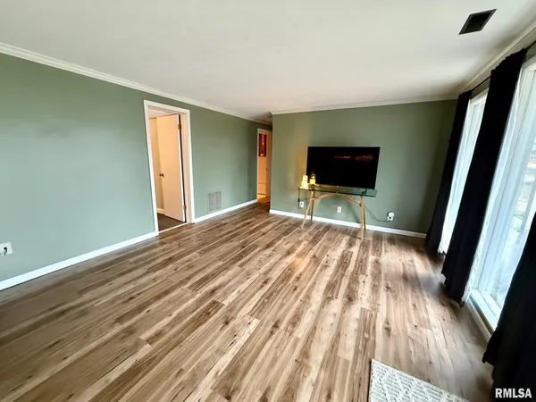 $379,000 | 373 Fir Road, Petersburg, IL 62675