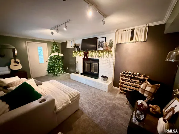 $379,000 | 373 Fir Road, Petersburg, IL 62675