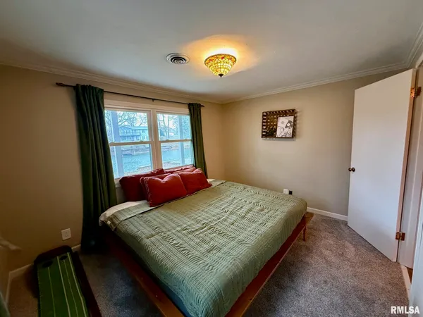 $379,000 | 373 Fir Road, Petersburg, IL 62675