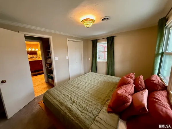 $379,000 | 373 Fir Road, Petersburg, IL 62675