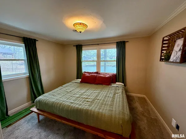 $379,000 | 373 Fir Road, Petersburg, IL 62675