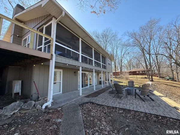 $379,000 | 373 Fir Road, Petersburg, IL 62675