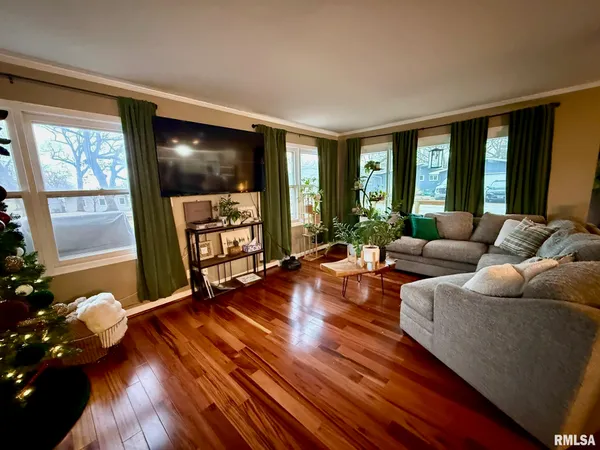 $379,000 | 373 Fir Road, Petersburg, IL 62675