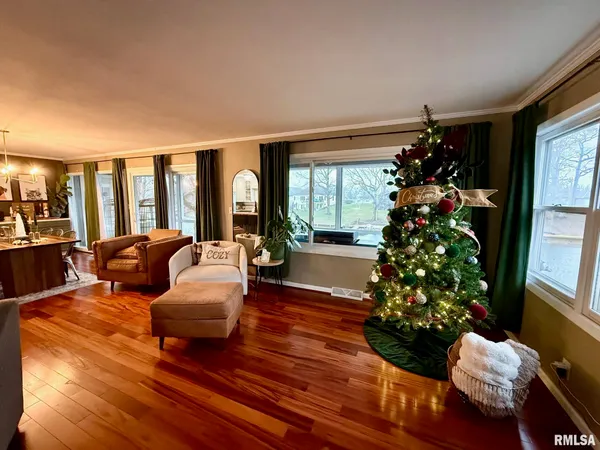 $379,000 | 373 Fir Road, Petersburg, IL 62675