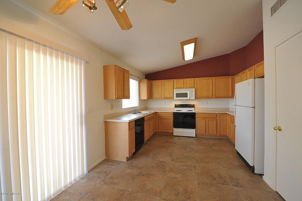 8757 North Golden Moon Way Tucson, AZ 85743 - Photo 6 of 15