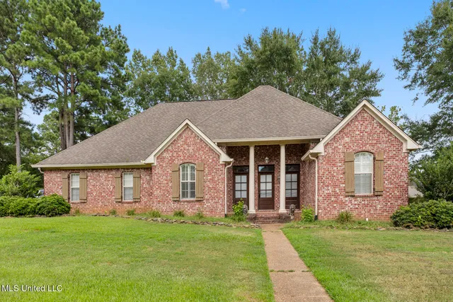 $379,900 | 124 Ashbrooke Boulevard, Madison, MS 39110