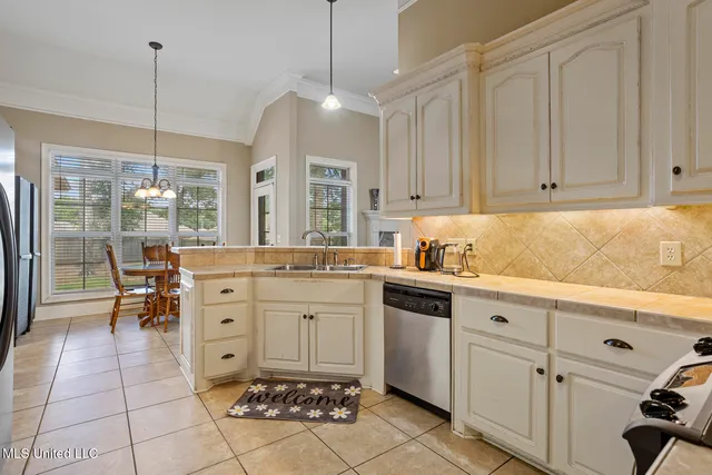 $379,900 | 124 Ashbrooke Boulevard, Madison, MS 39110