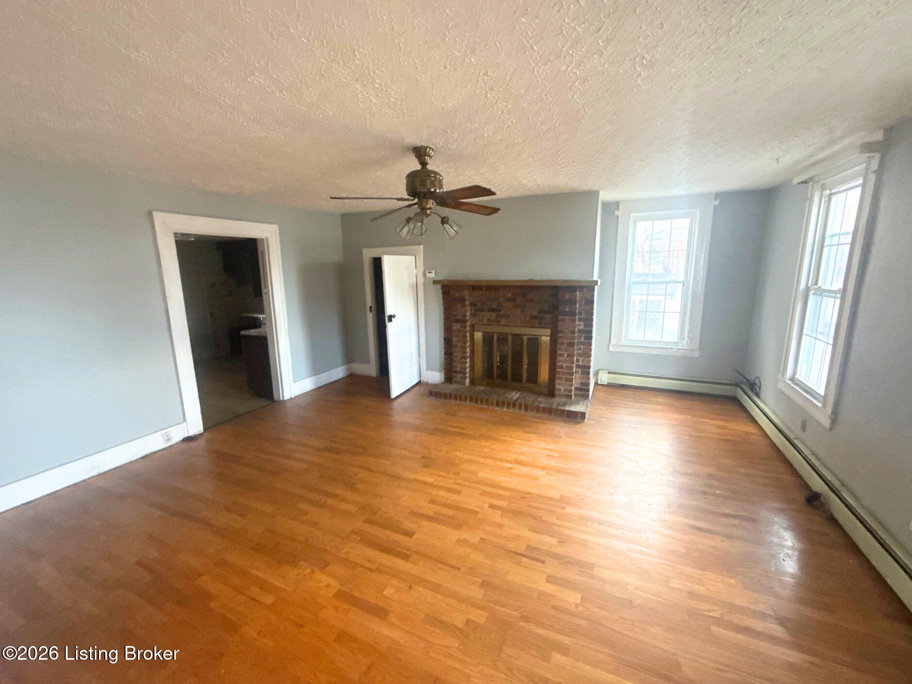 103 Springfield Road Bloomfield, KY 40008 - Photo 3 of 17 Living Room