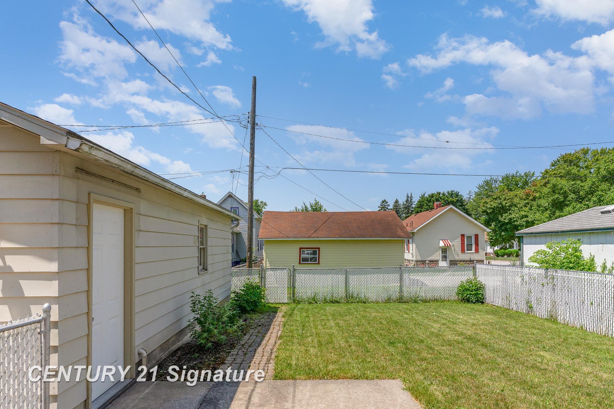 1002 Wilson Street Bay City, MI 48708 - Photo 27 of 30 50148354-9774aaa1-4c9b-4eee-a3f8-02999b632477.JPG