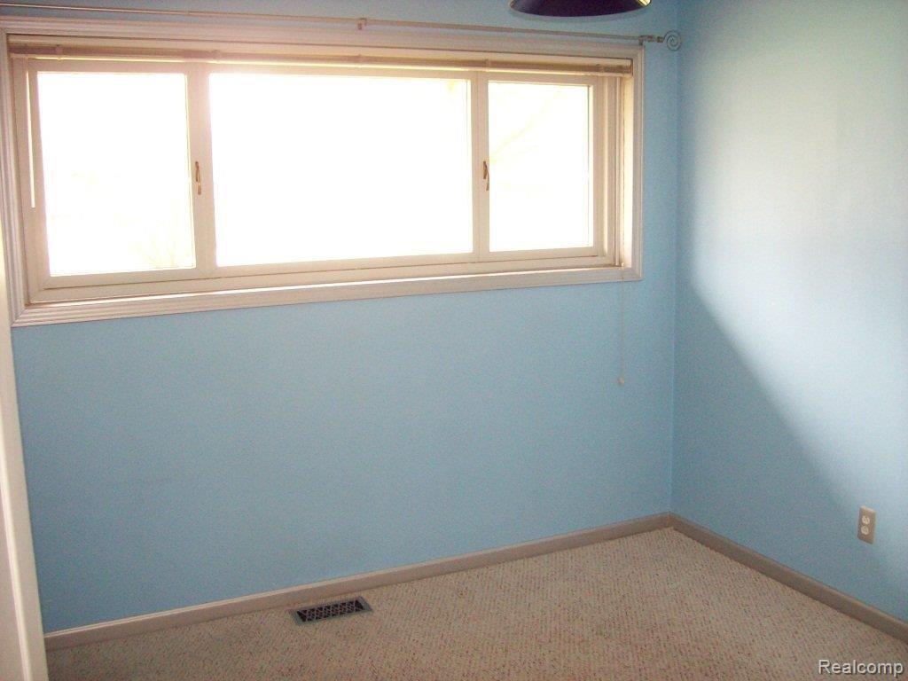 23872 West Lebost Novi, MI 48375 - Photo 15 of 22 100_5246