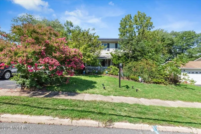 a view of a house with a backyard