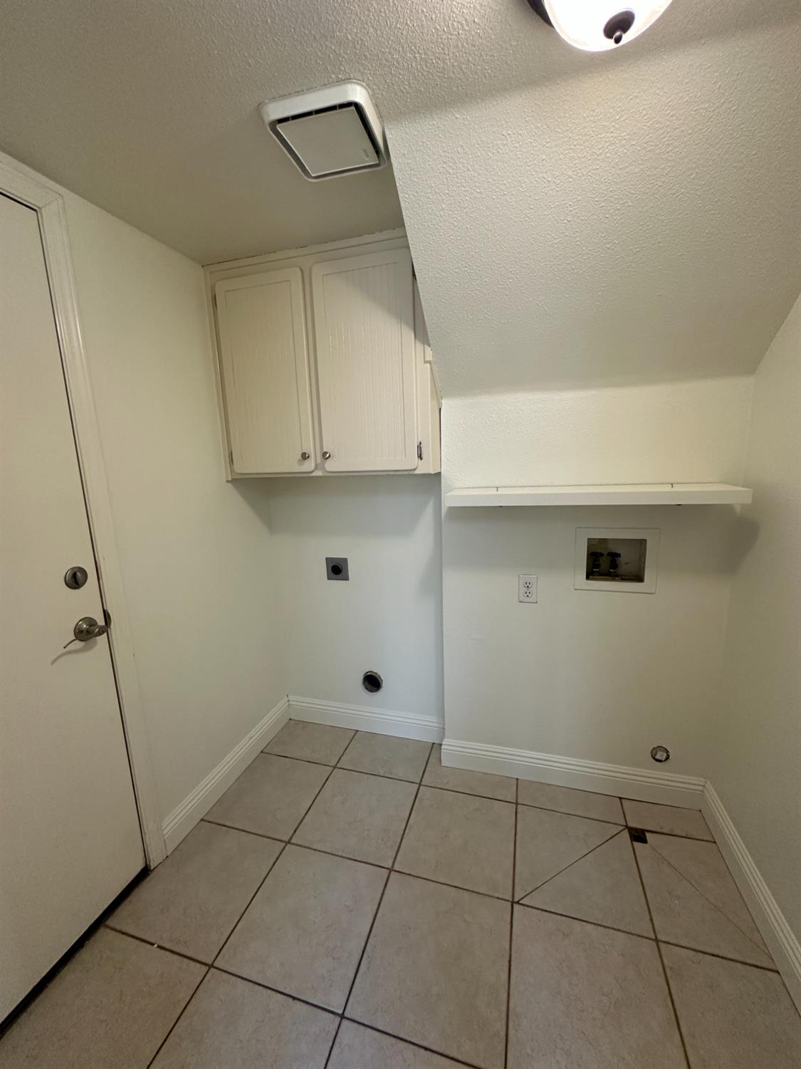 1816 East Frederick Avenue Fresno, CA 93720 - Photo 17 of 29 a view of an empty room