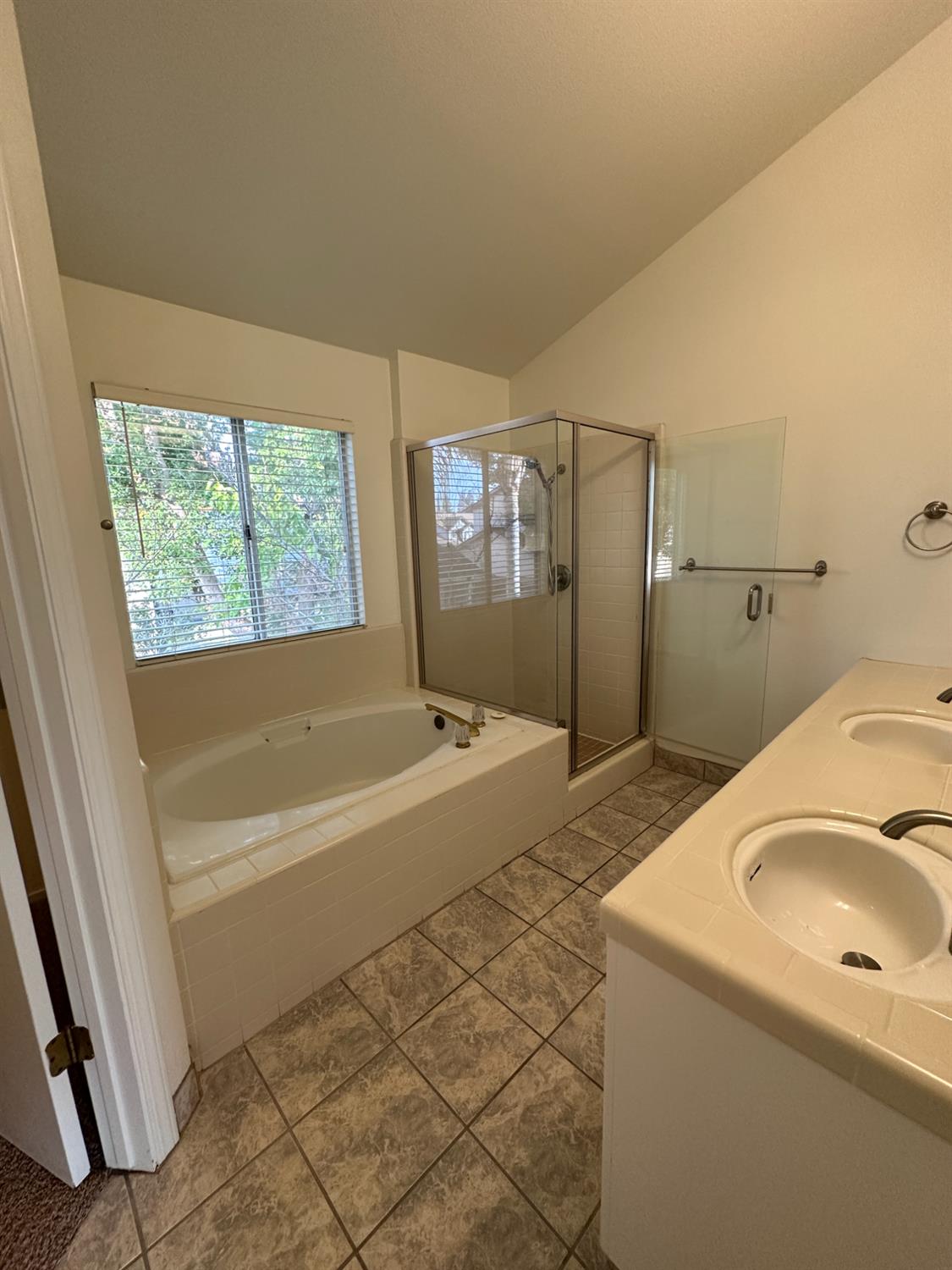 1816 East Frederick Avenue Fresno, CA 93720 - Photo 27 of 29 a bathroom with a sink a toilet and tub