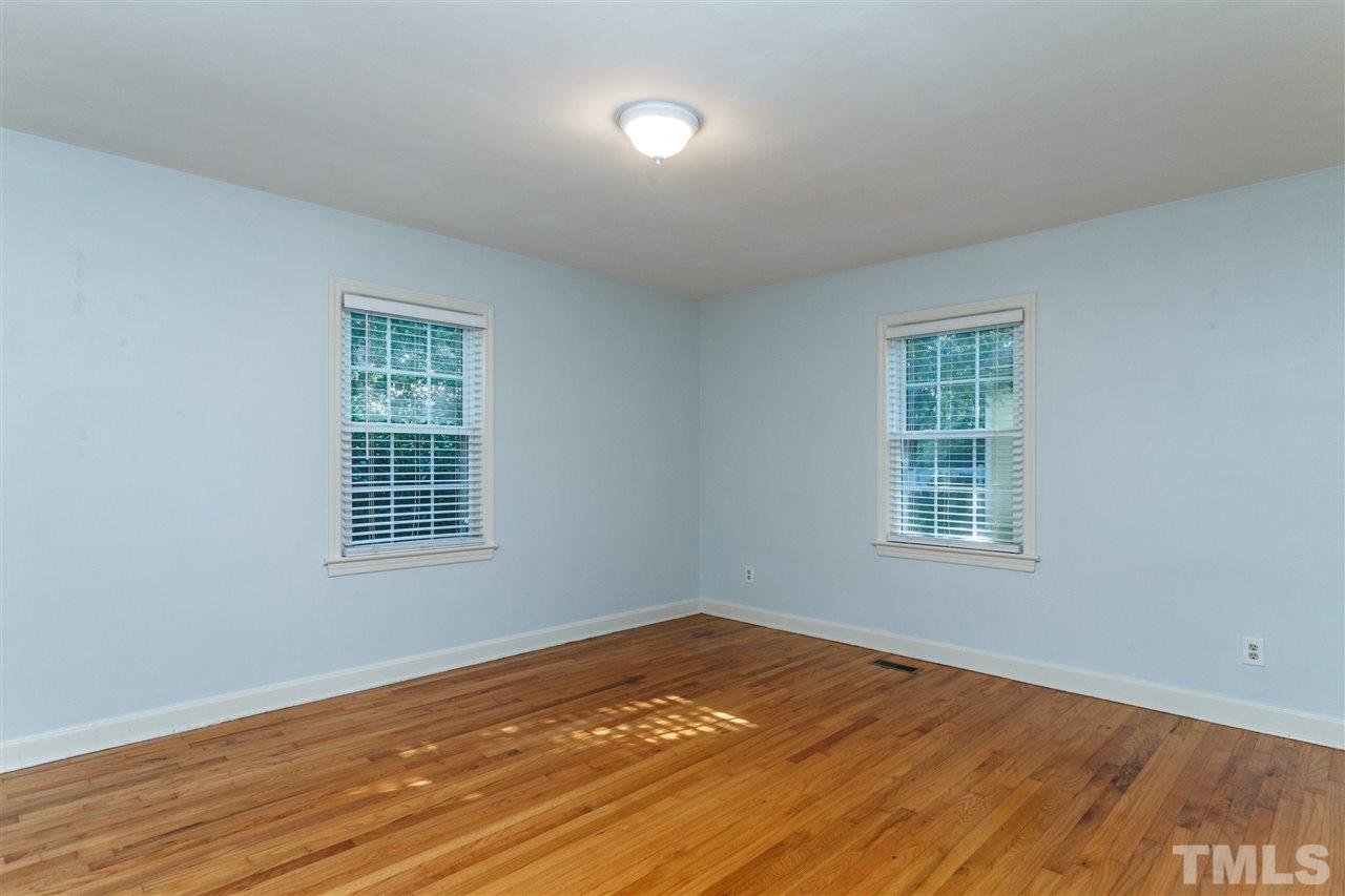 607 Frank Street Raleigh, NC 27604 - Photo 13 of 23 an empty room with a window