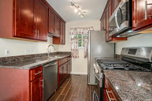 $285,900 | 507 Buffalo Court, Nappanee, IN 46550