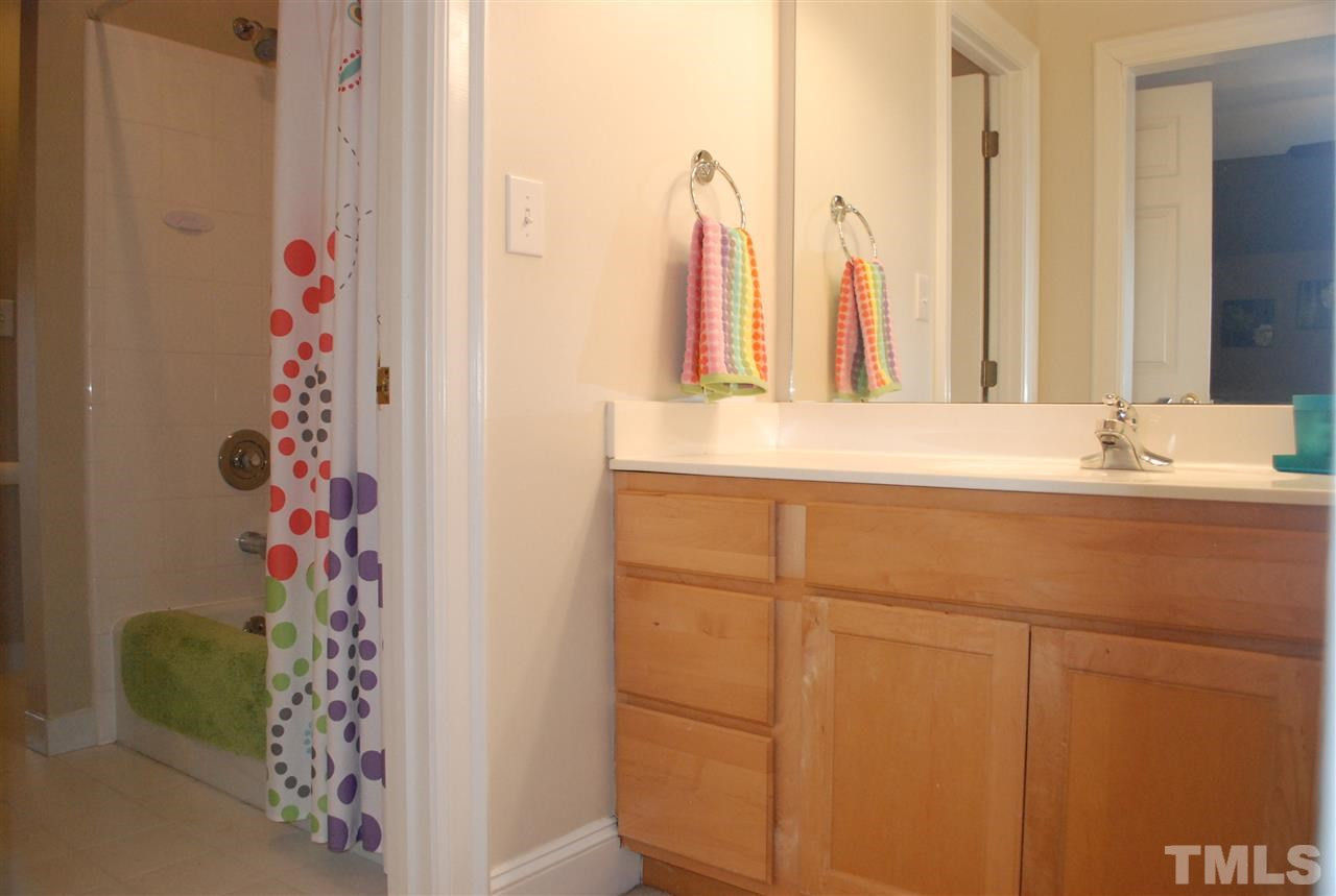 426 Morrison Avenue Raleigh, NC 27608 - Photo 21 of 25 Jack and Jill Bath