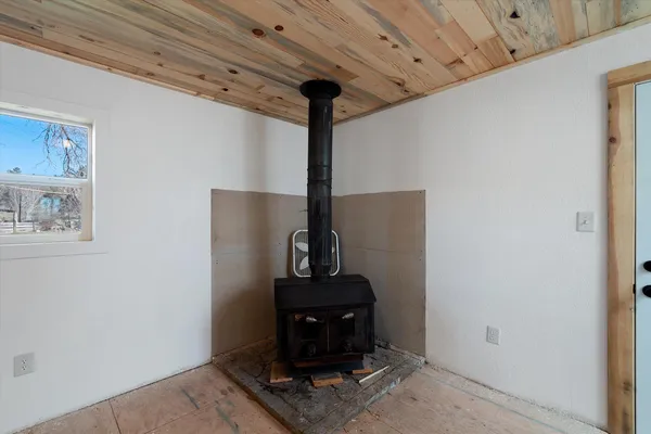 a view of entryway with a front door