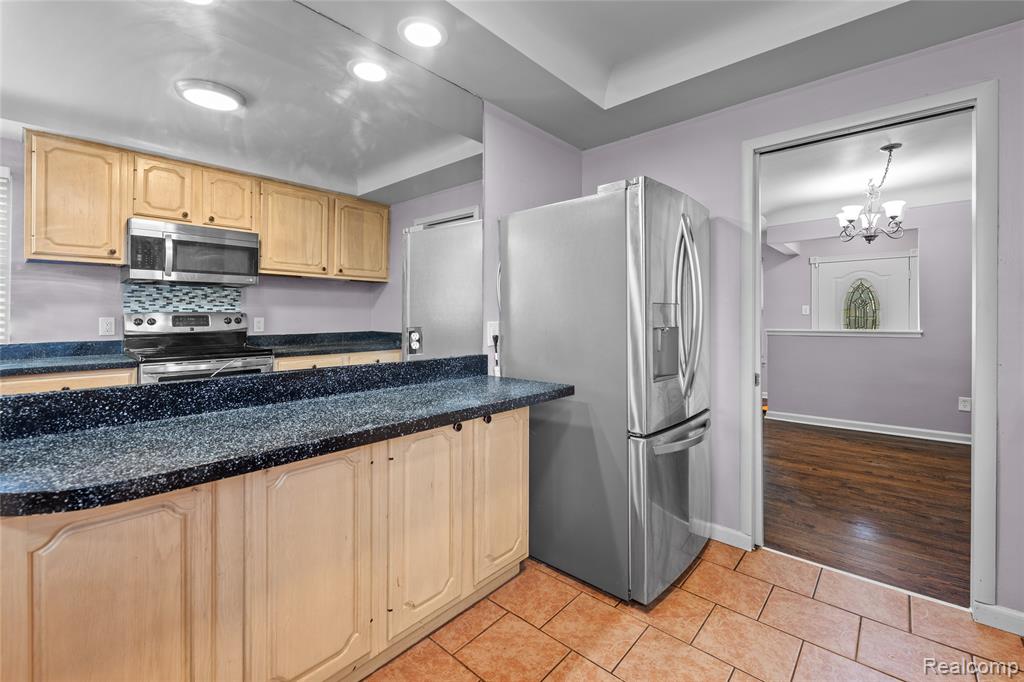 19044 Norwich Road Livonia, MI 48152 - Photo 8 of 27
