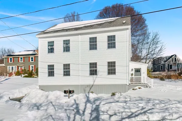 $799,900 | 27-29 Lake Street, Amesbury, MA 01913