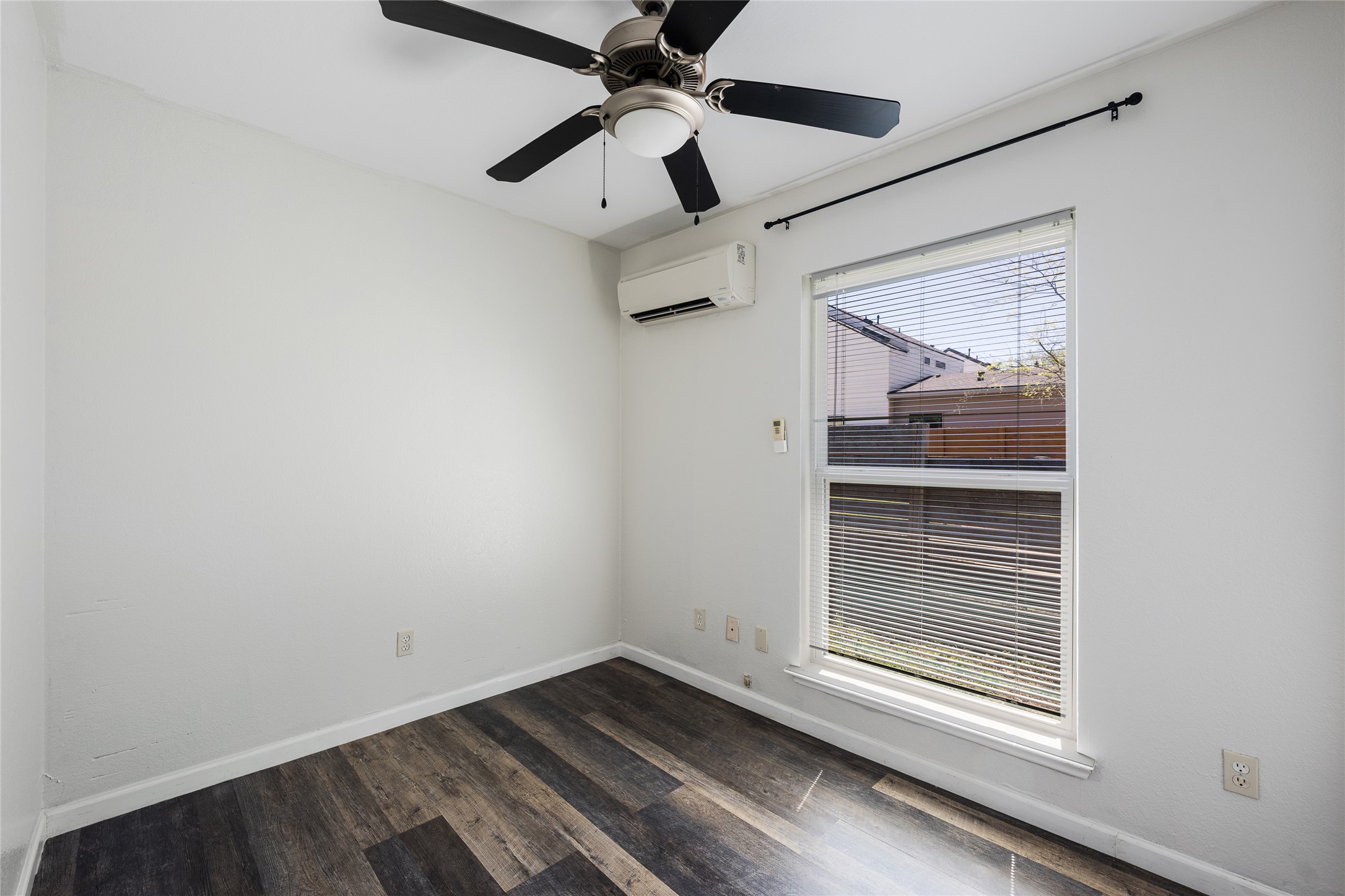 1116 Ebert Avenue, Unit B Austin, TX 78721 - Photo 13 of 28 a view of room with window and ceiling fan