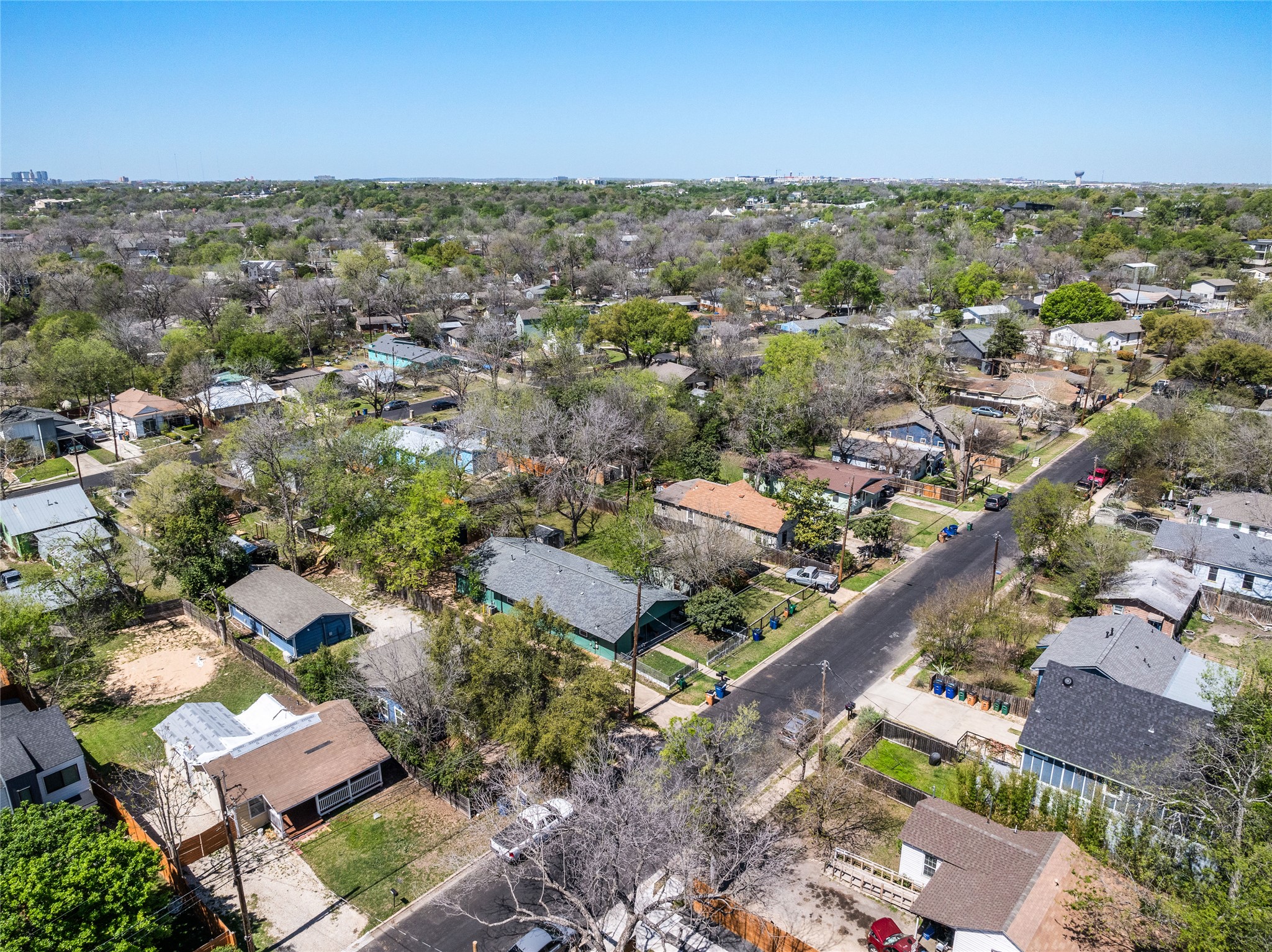 1116 Ebert Avenue, Unit B Austin, TX 78721 - Photo 20 of 28 an aerial view of multiple house