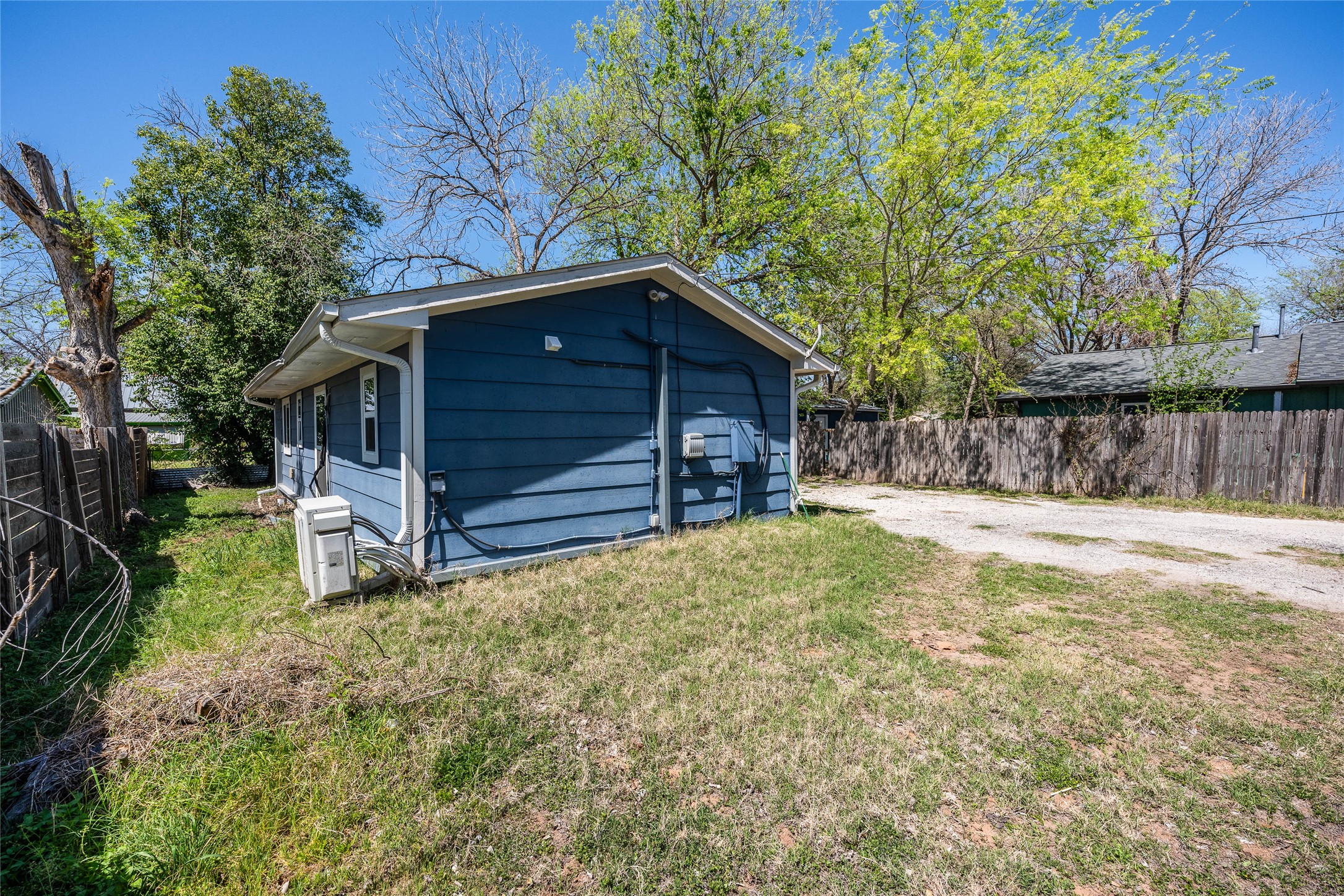 1116 Ebert Avenue, Unit B Austin, TX 78721 - Photo 25 of 28 a view of backyard of house