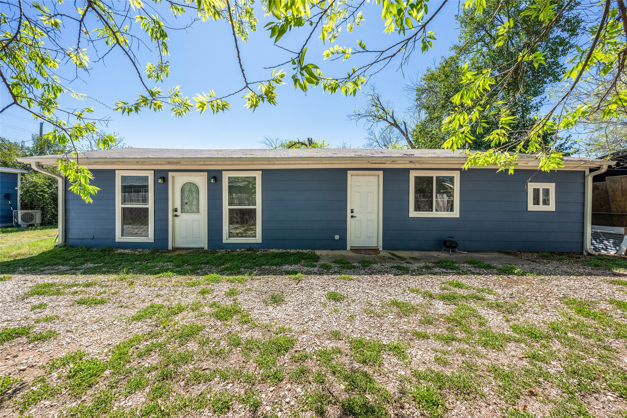 1116 Ebert Avenue, Unit B Austin, TX 78721 - Photo 26 of 28 a house with a garden