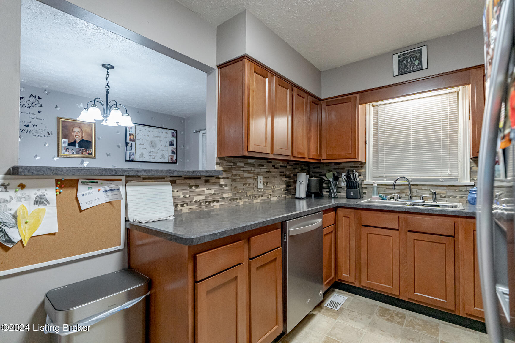 8568 Robbins Road Louisville, KY 40258 - Photo 17 of 39 DSC09796