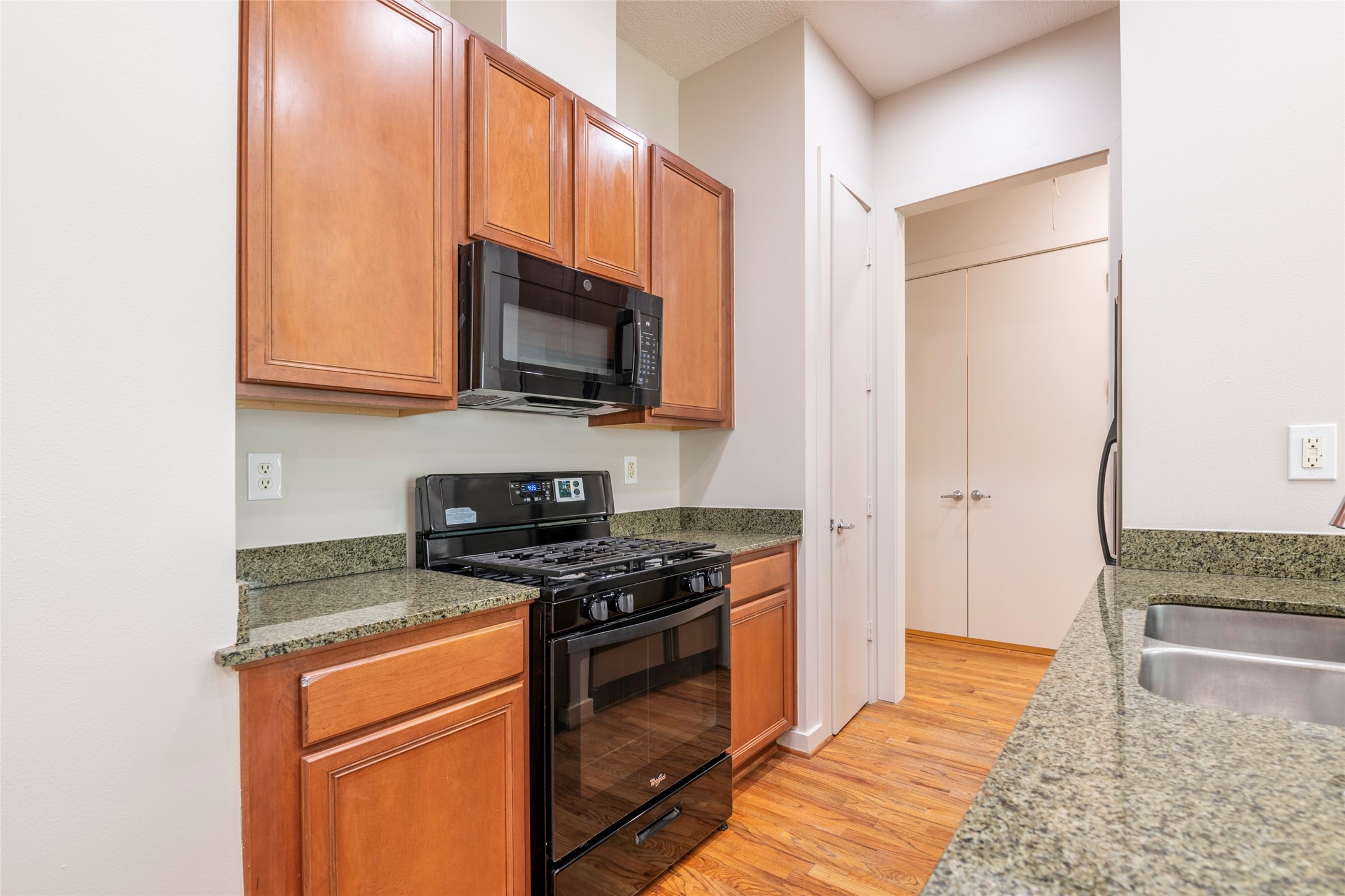 4040 Center Street Houston, TX 77007 - Photo 9 of 24