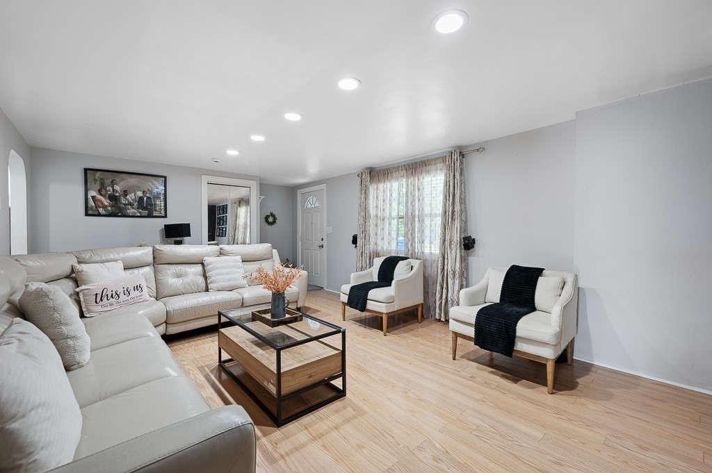 11 Savoy Street Worcester, MA 01607 - Photo 4 of 27 Gallery Image 4