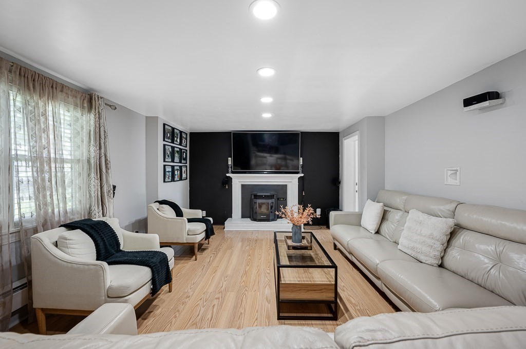 11 Savoy Street Worcester, MA 01607 - Photo 5 of 27 Gallery Image 5